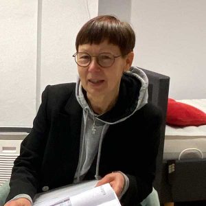 zeigt Beraterin Frau Eberhardt